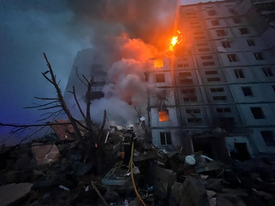 Zelensky publikon pamjet e tmerrshme të sulmit rus mbi apartamentet: Vranë dhe fëmijë