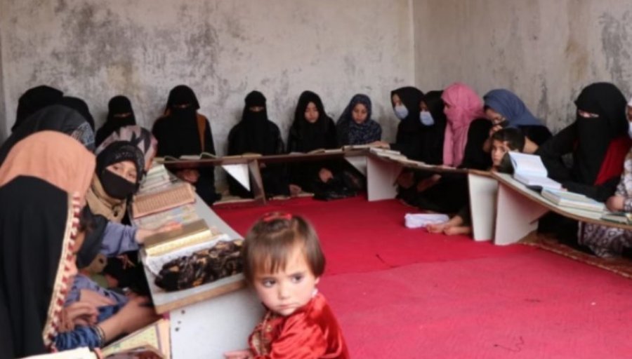 Pas mbylljes së shkollave, vajzat afgane u kthehen medreseve