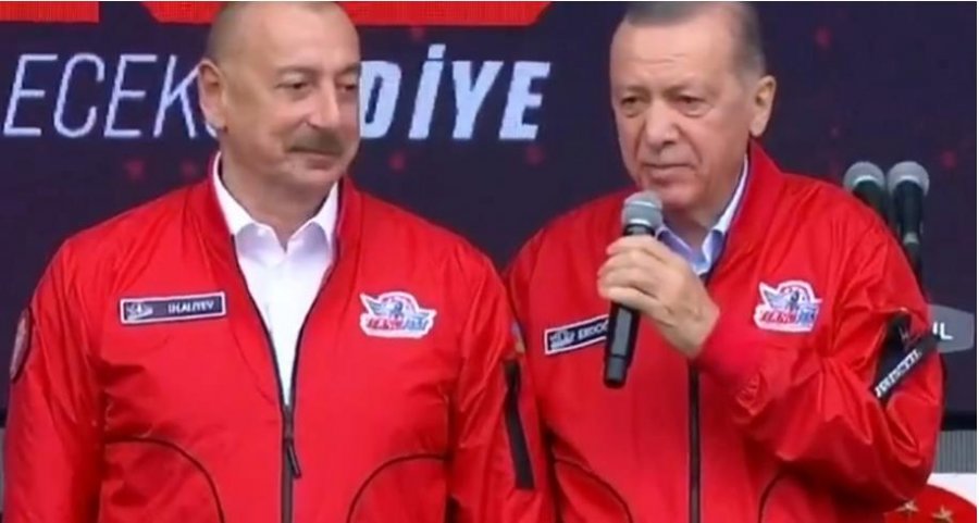 VIDEO/ Erdogan shfaqet për herë të parë publikisht pas problemeve shëndetësore