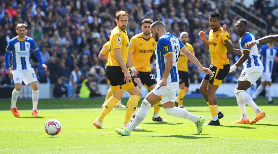 Brighton mposht Wolves dhe i afrohet Europës, Brentford merr fitore minimale
