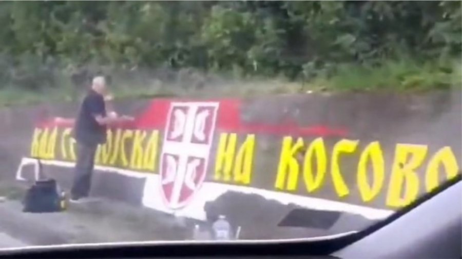 'Kur të kthehet ushtria në Kosovë…', mesazhe provokuese në rrugët e Serbisë