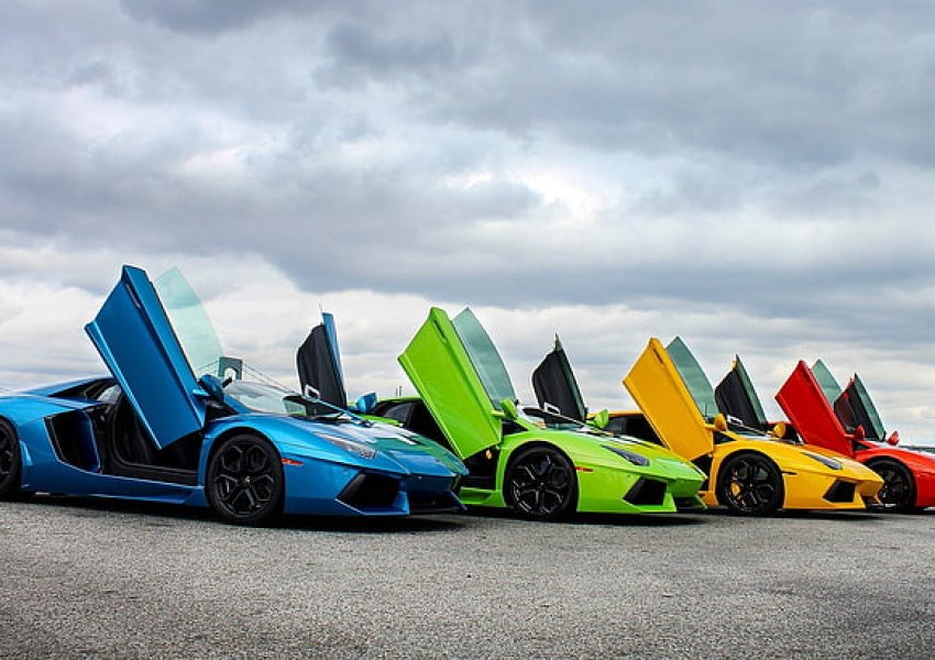 Lamborghini feston 60 vjetorin mes ngjyrave të larmishme dhe teknologjisë