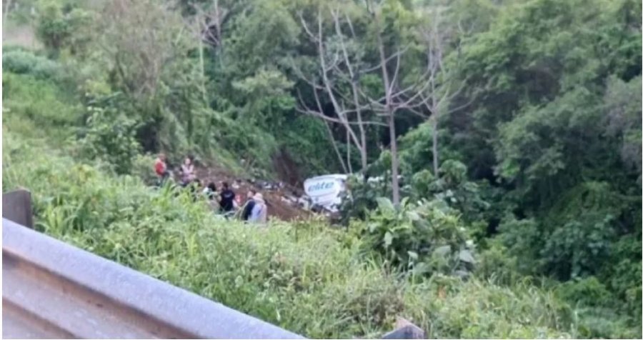 Autobusi bie në humnerë, 15 të vdekur në Meksikë