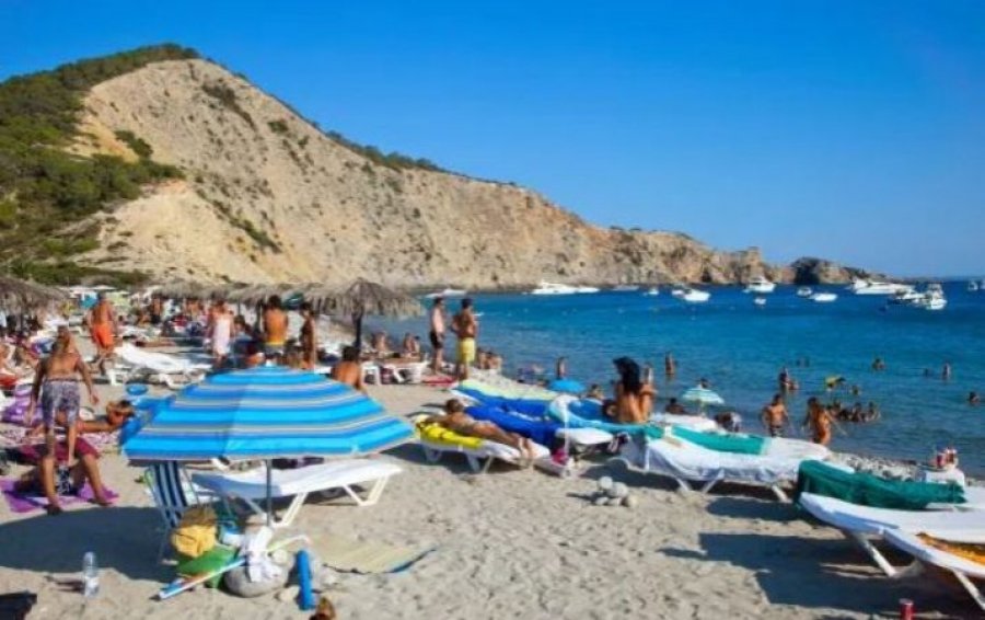 Vdes në mënyrë misterioze turisti britanik në Ibiza, pranë zonës ku William dhe Kate ishin me pushime