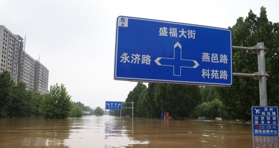Rritet në 30 numri i të vdekurve nga vërshimet në Kinë