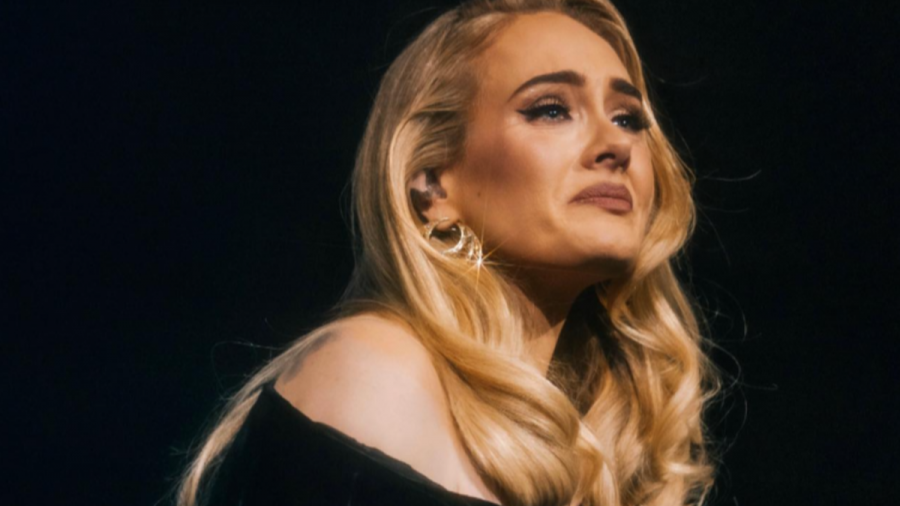 Adele qan para dhe pas çdo koncerti