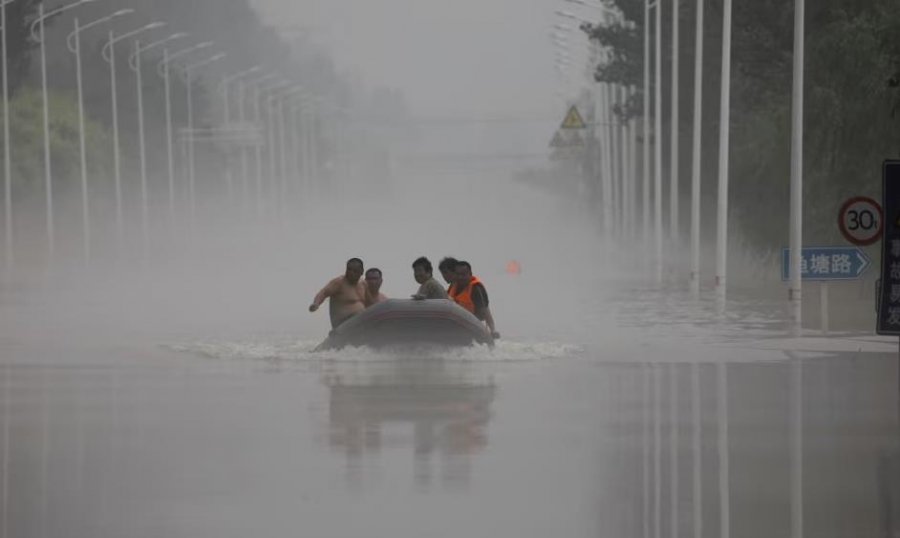 14 viktima nga përmbytjet masive në Kinë 