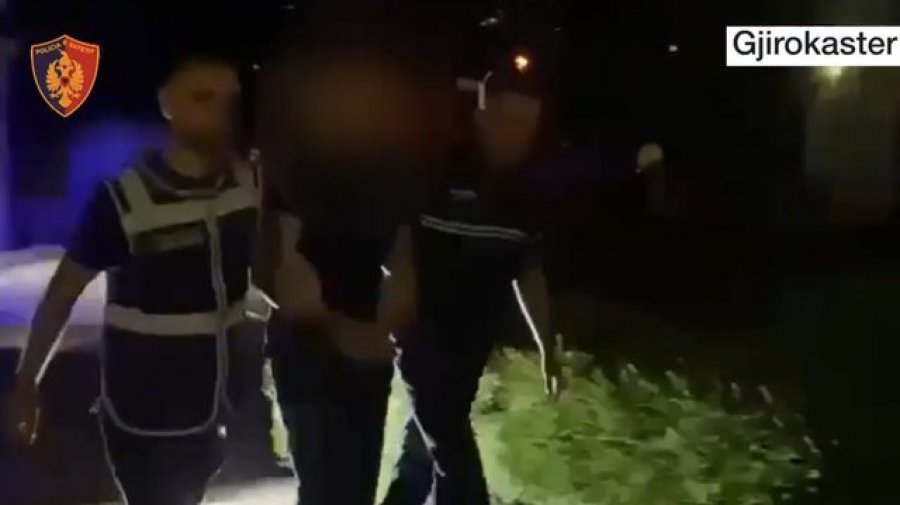 VIDEO/ Transportonte emigrantë të paligjshëm, arrestohet i riu i shpallur në kërkim