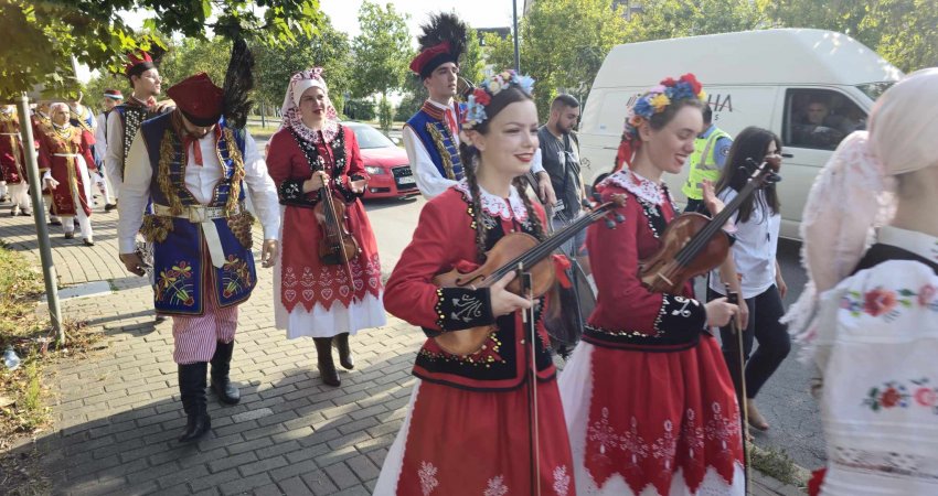 'New Born Festival', kërcimet e ansambleve nga nacionalitete të ndryshme gjallërojnë Prishtinën
