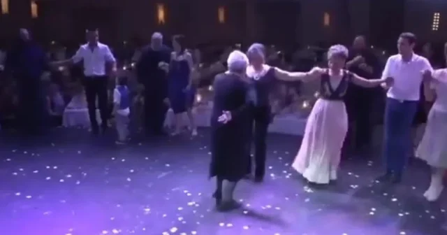 Gjyshja 96-vjeçare kërcen si adoleshente vallen e Kretës, videoja bëhet virale