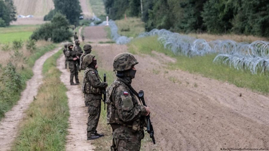 Polonia do të dërgojë 2000 trupa shtesë në kufirin me Bjellorusinë