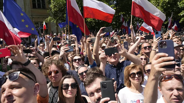 Nën hijen e luftës, Polonia cakton datën e zgjedhjeve