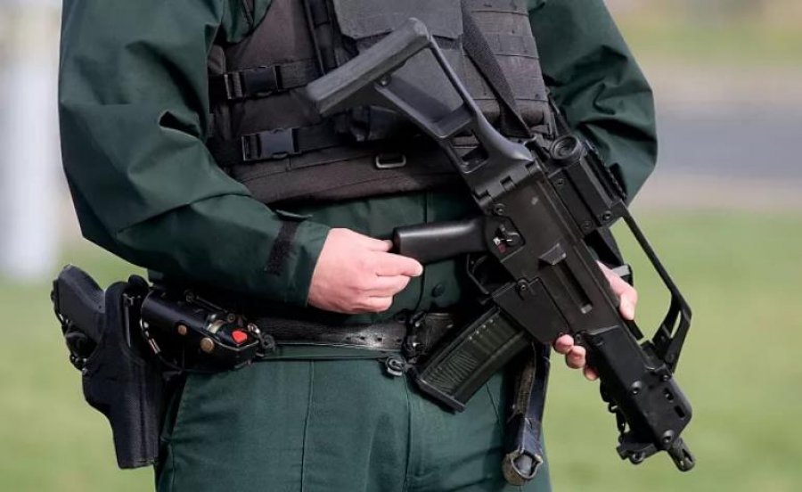 Zemërim në Irlandën e Veriut, pas publikimit gabimisht të emrave të mijëra policëve