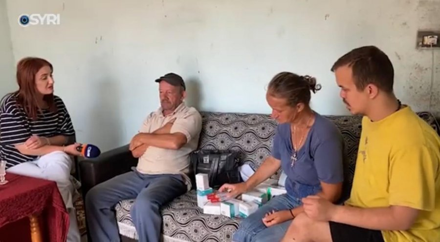 SYRI TV/ Historia e trishtë e familjes Sejdo në Devoll, tre familjarë të sëmurë dhe në mjerim