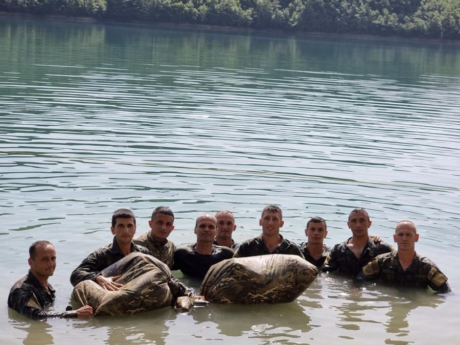 FOTO/ Komandot shqiptarë përgatiten për garën më të vështirë të patrullimit në botë
