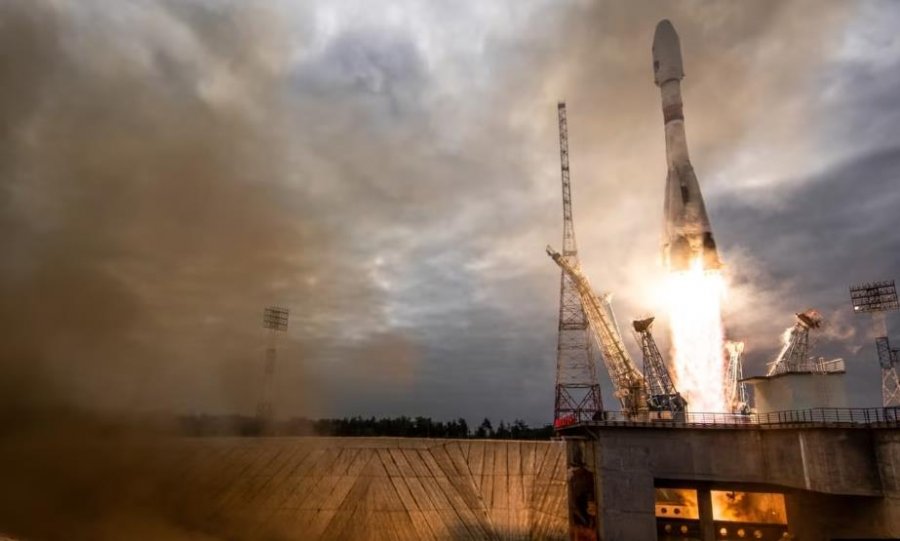 'Ujë në Hënë'/ Rusia përfshihet në garë, dërgon anijen kozmike pas 47 vitesh 