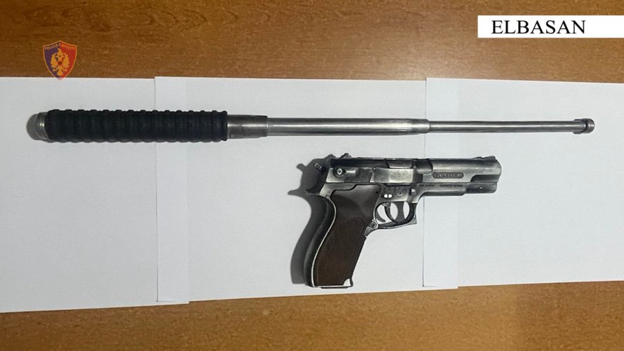 Kanosën me pistoletë lodër dhe shkop metalik 38 vjeçarin, procedohen 2 të rinjtë në Elbasan