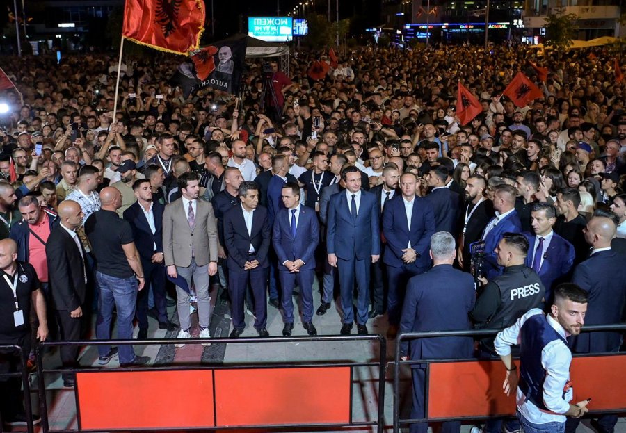 Vizita e Kurtit në komunat shqiptare të Maqedonisë, ‘tërbojnë’ presidentin Pendarovski