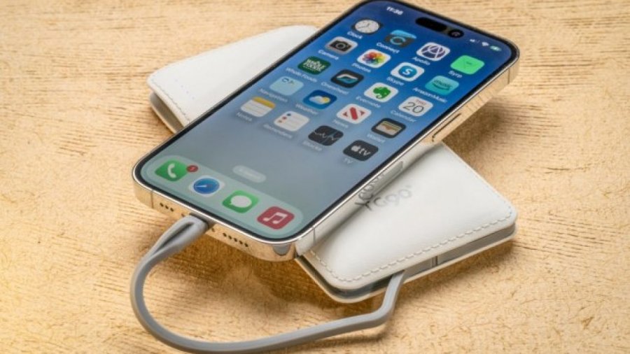 Apple paralajmëron: Mos e karikoni iPhone derisa flini