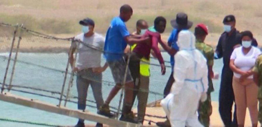 Tragjedi në brigjet afrikane, qëndruan mbi një muaj në det, gjenden të vdekur 60 emigrantë në një varkë peshkimi