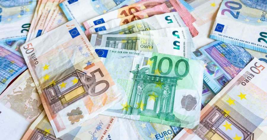 Euro e mbyll javën në rritje, kthehet sipër 106 lekëve për herë të parë që nga qershori