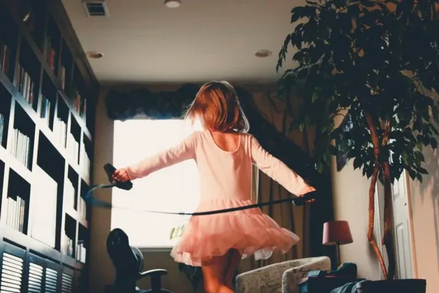 Vogëlushja e paralizuar kërcen si 'balerinë profesioniste' 