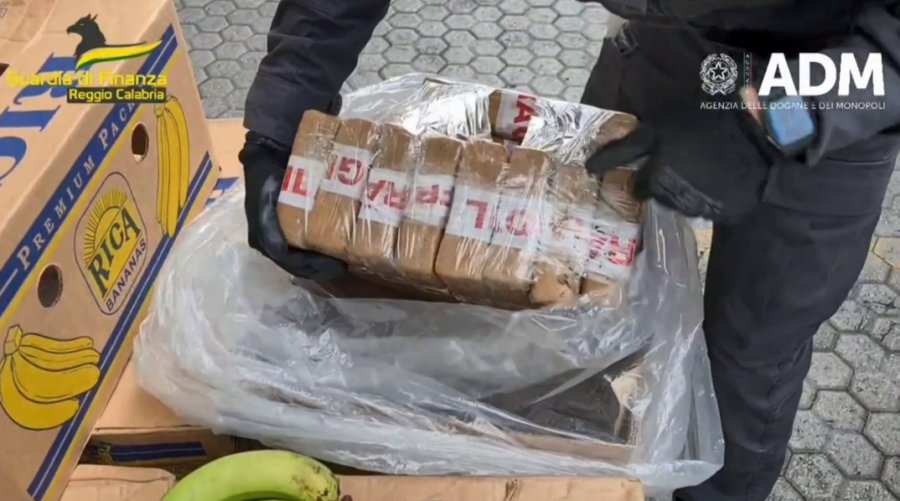 Kokainë në arkat me banane…këtë herë kapet në Greqi