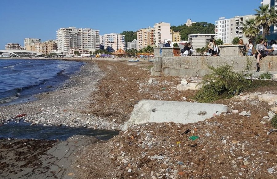 Durrës/ VOA: Shkarkimi i ujërave të zeza në det, një 'bombë' ekologjike