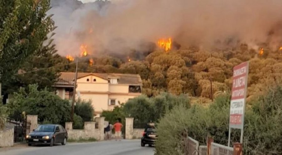 VIDEO/ Zjarr i madh në ishullin Zakynthos të Greqisë, autoritetet greke japin alarmin