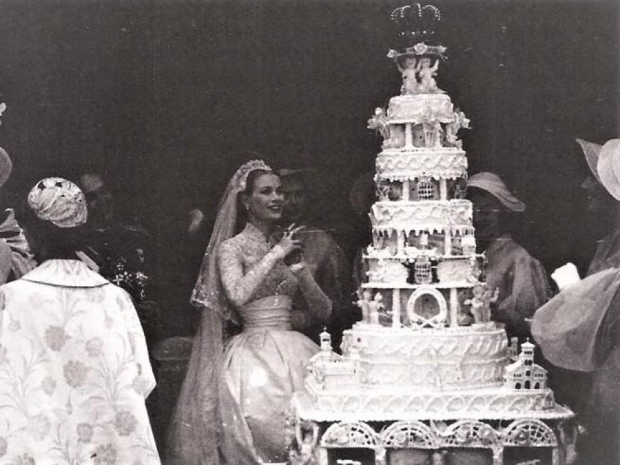 Torta e dasmës më e shtrenjtë në histori, nga brenda saj dolën edhe dy pëllumba