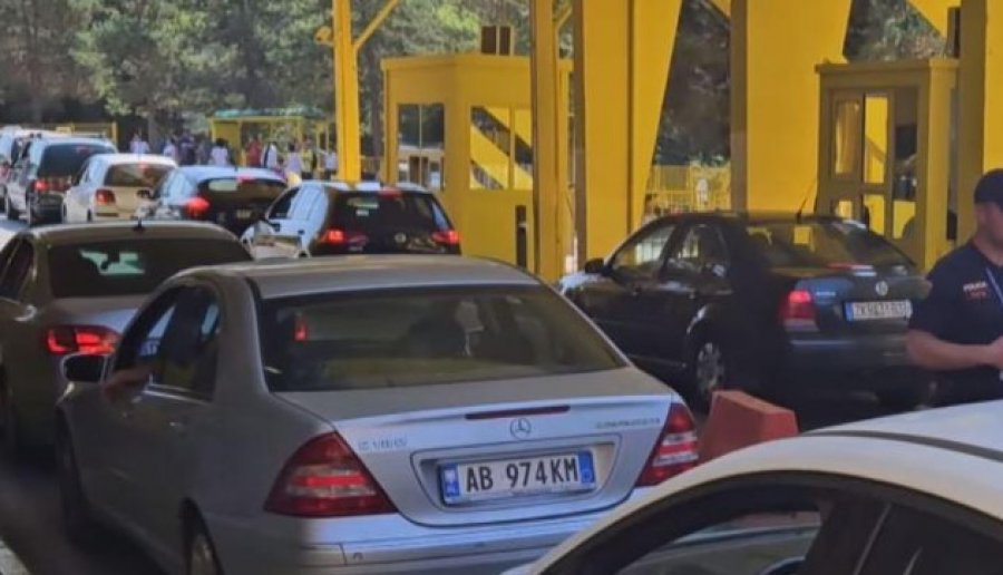 Kapshticë, radhë të gjata automjetesh në kufi me Greqinë