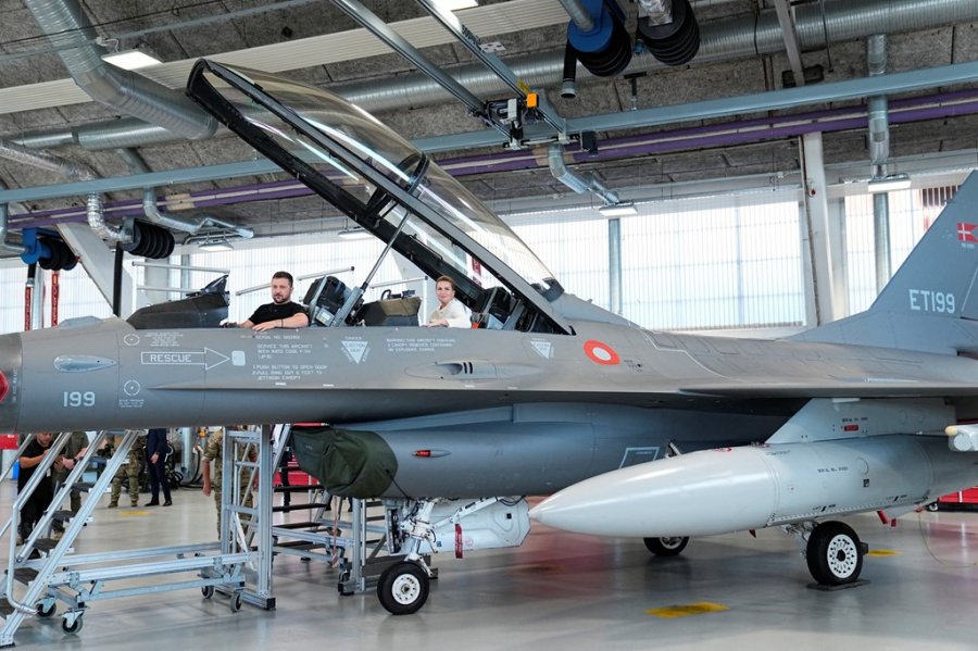 Holanda dhe Danimarka do furnizojnë Kievin me avionë luftarakë, Zelensky 'piloton' një F16