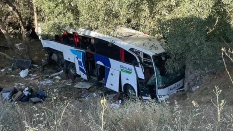 E rëndë në Turqi, autobusi i udhëtarëve del nga rruga, 12 viktima e dhjetëra të plagosur