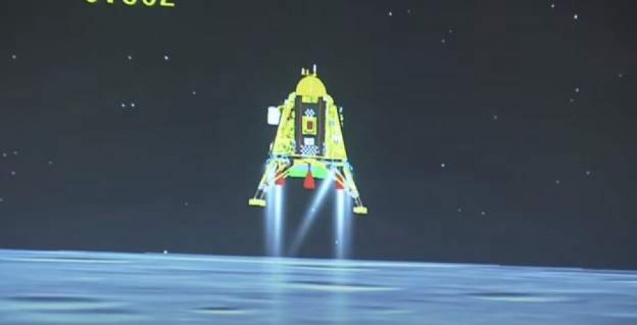India bën histori: Ul me sukses sondën kozmike në polin jugor të Hënës