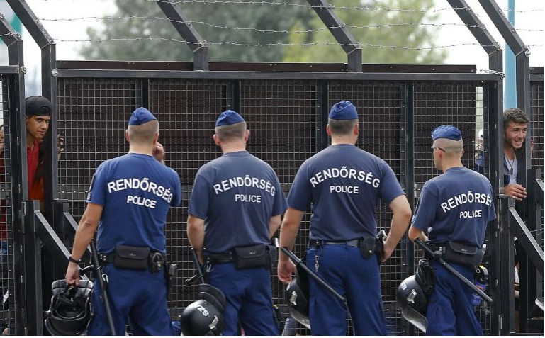 Hungaria liron mijëra të dënuar të huaj me kusht largimin nga vendi,  ‘tërbon’ BE
