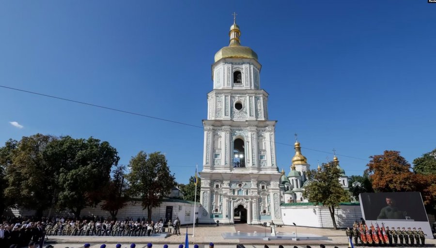 Një i vrarë dhe 16 plagosur nga sulmet ruse ndërsa Ukraina feston Ditën e Pavarësisë