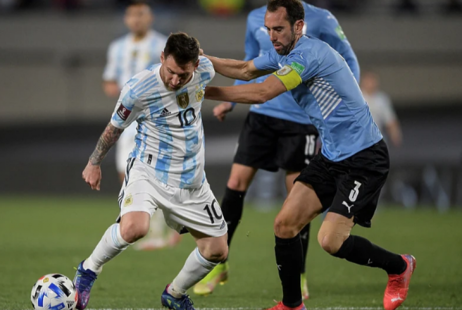 Në vitin 2016, Messi u bind të kthehej në kombëtaren e Argjentinës nga rivali i tij i urryer