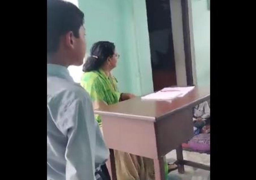 VIDEO/ E rëndë në Indi, mësuesja urdhëron nxënësit të dhunojnë shokun e klasës vetëm sepse ai është mysliman