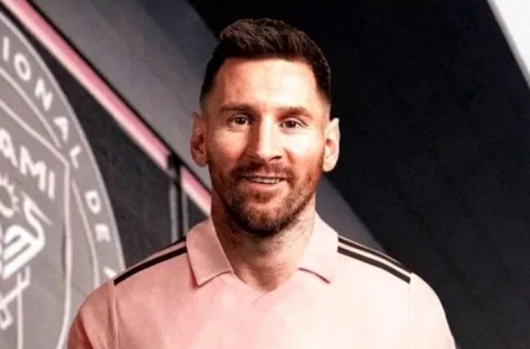 Lionel Messi shfaqet surprizë në videoklipin e reperit