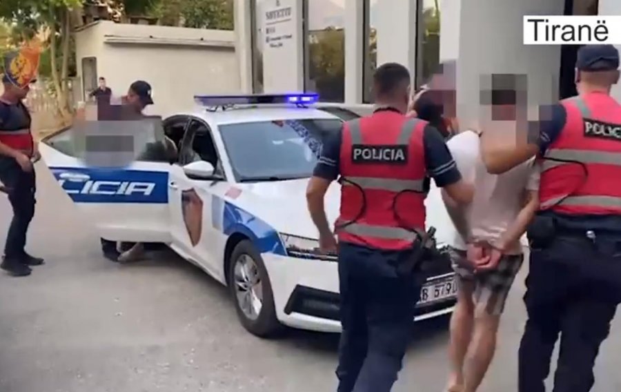 Tiranë, arrestohen tre 30-vjeçarë, njeri me armë në brez