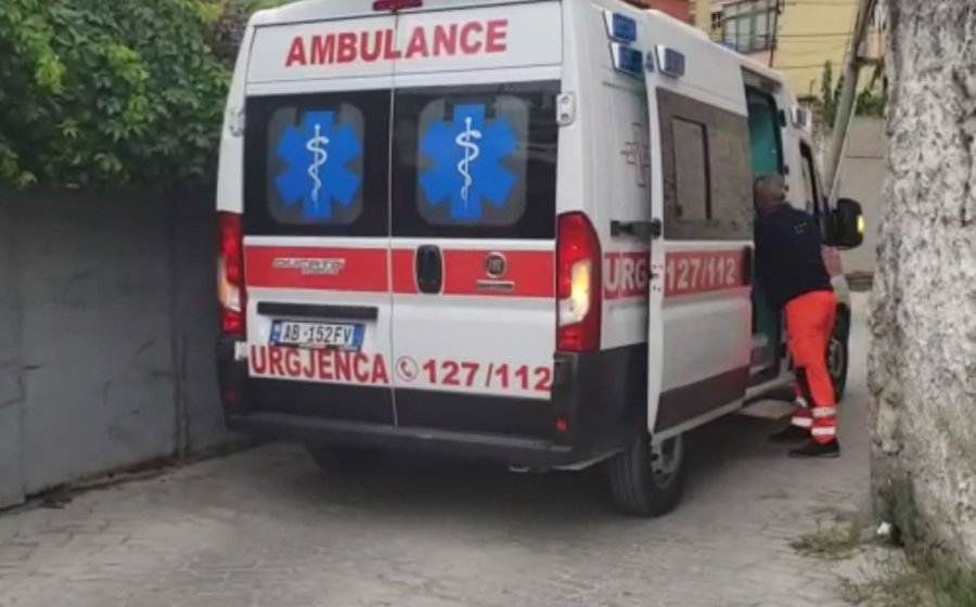 Makina përplas motomjetin në Fushë Prezë, 61-vjeçari në spital