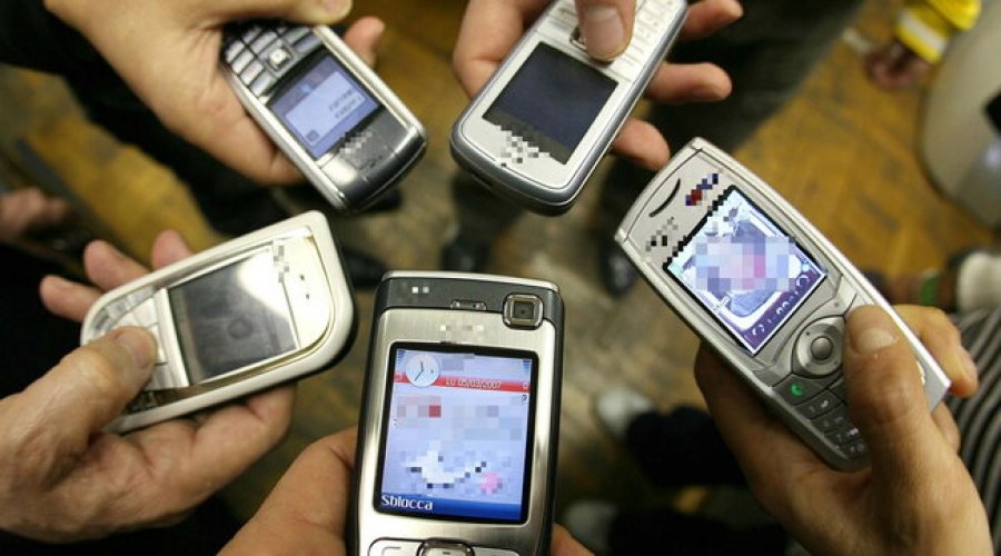 Larg rrjeteve sociale, 'millennials po u kthehen telefonave të thjeshtë