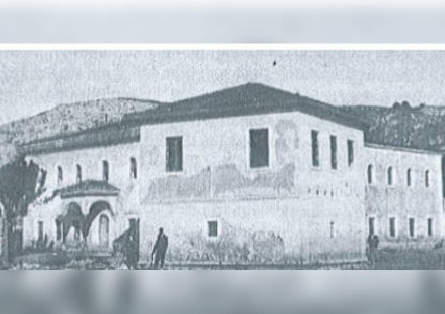 Si u konfiskua një nga bibliotekat më të vjetra dhe më të pasura të Shqipërisë