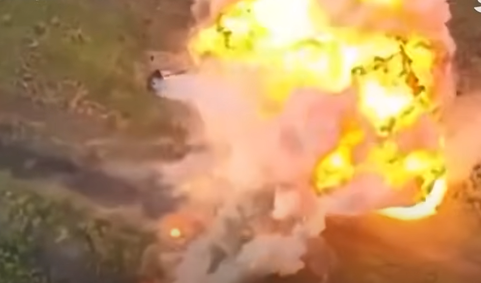 Shpërthim i fuqishëm, autoblinda ruse hidhet në erë nga ukrainasit – VIDEO