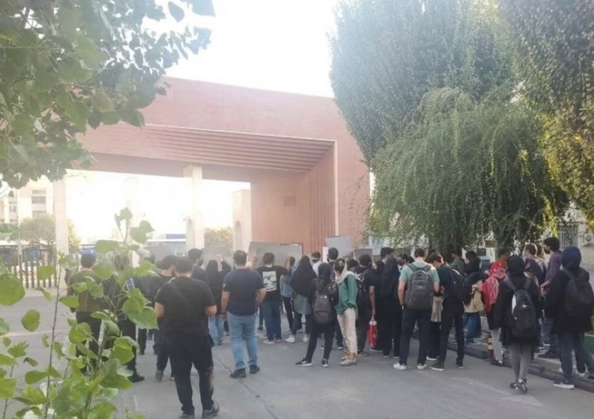 Iran: Shkarkohen 10 profesorë, pasi përkrahën protestat e studentëve