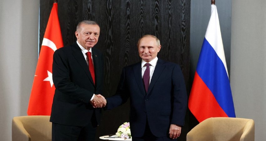 Erdogan takim me Putin në Rusi, në fokus marrëveshja e grurit
