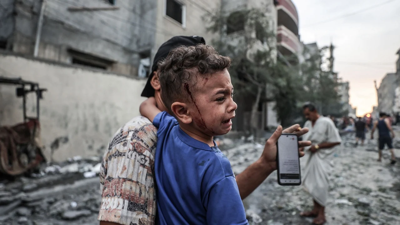 Frika dhe trauma u rikthehet fëmijëve në Gaza ndërsa luftimet rifillojnë