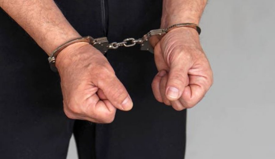 Theu masën e sigurisë 'Arrest në shtëpi', arrestohet në flagrancë 53-vjeçari