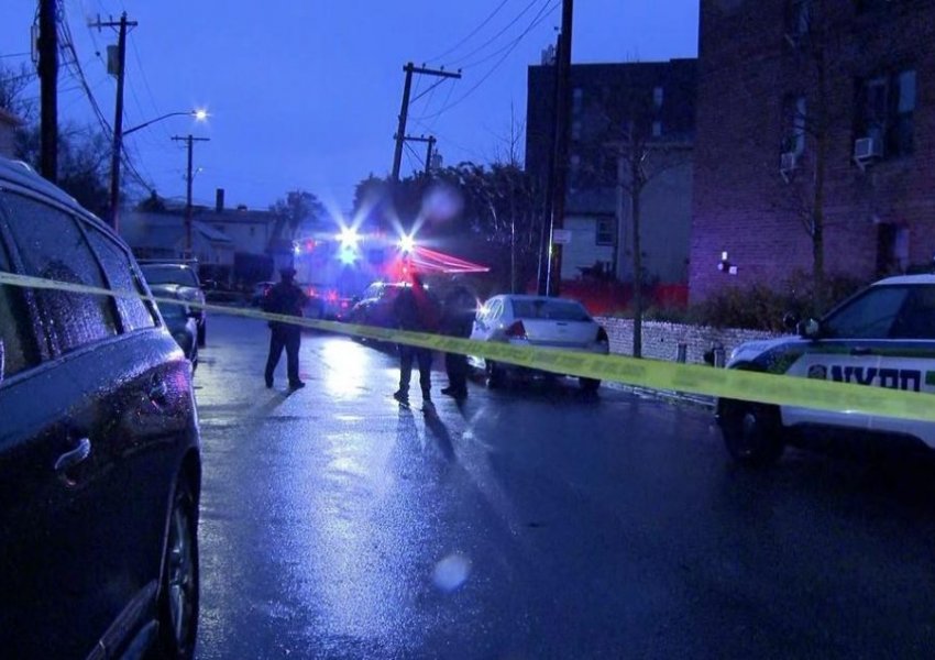 Pesë të vdekur, pas një sulmi me thikë dhe zjarr në Queens, New York/ Policia jep detajet