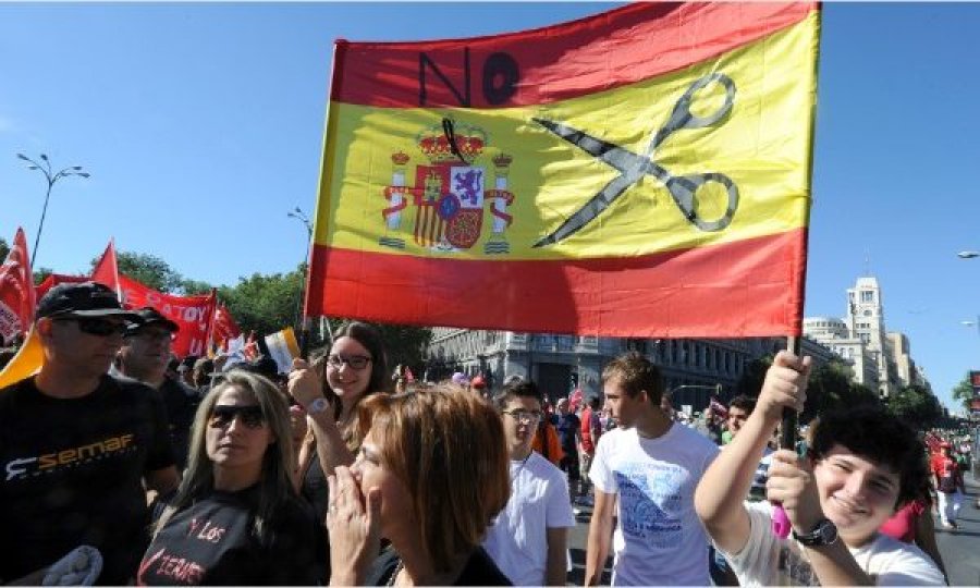Analiza: Si po bashkëjeton Spanja me kaosin politik